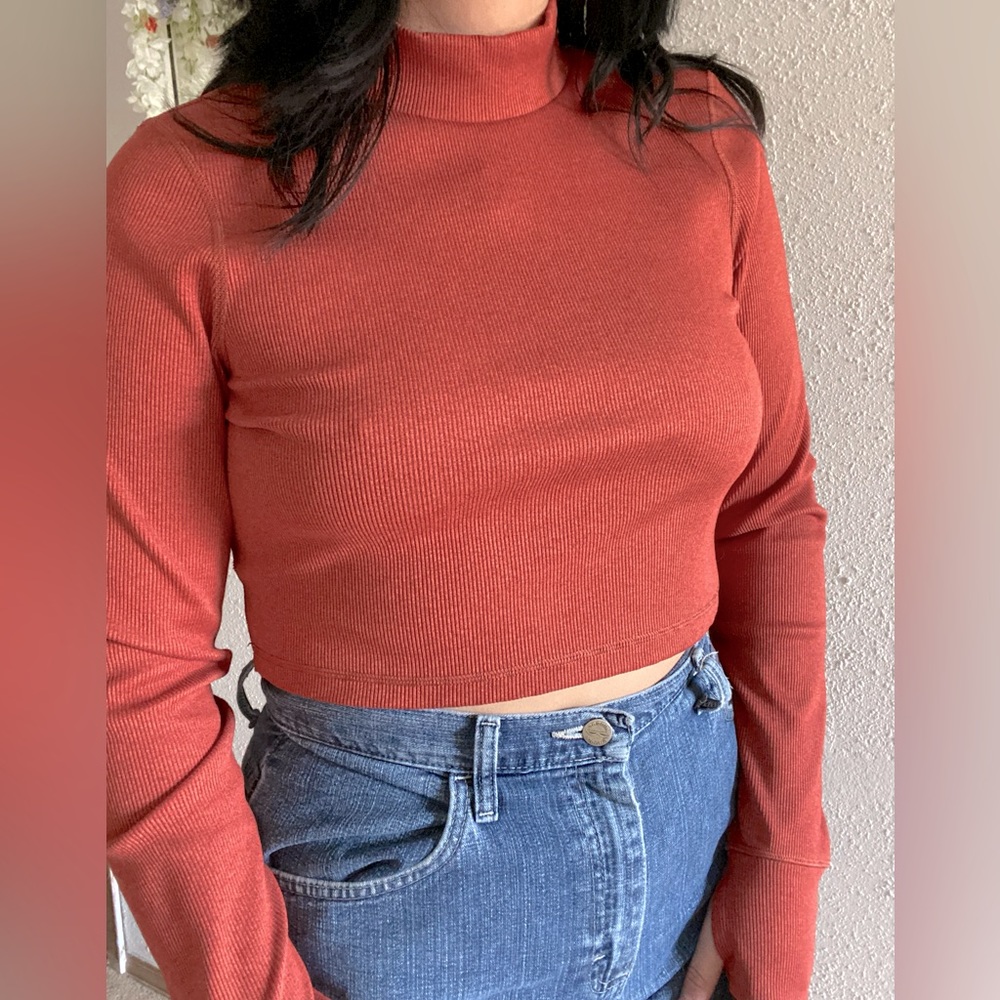 🍁American Eagle Thick Orange Mock Neck🍁